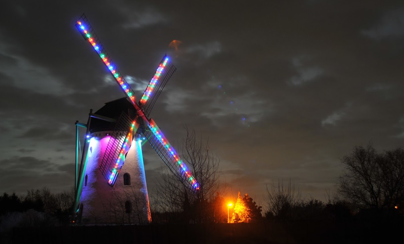 Nieuwe kerstverlichting op de molen