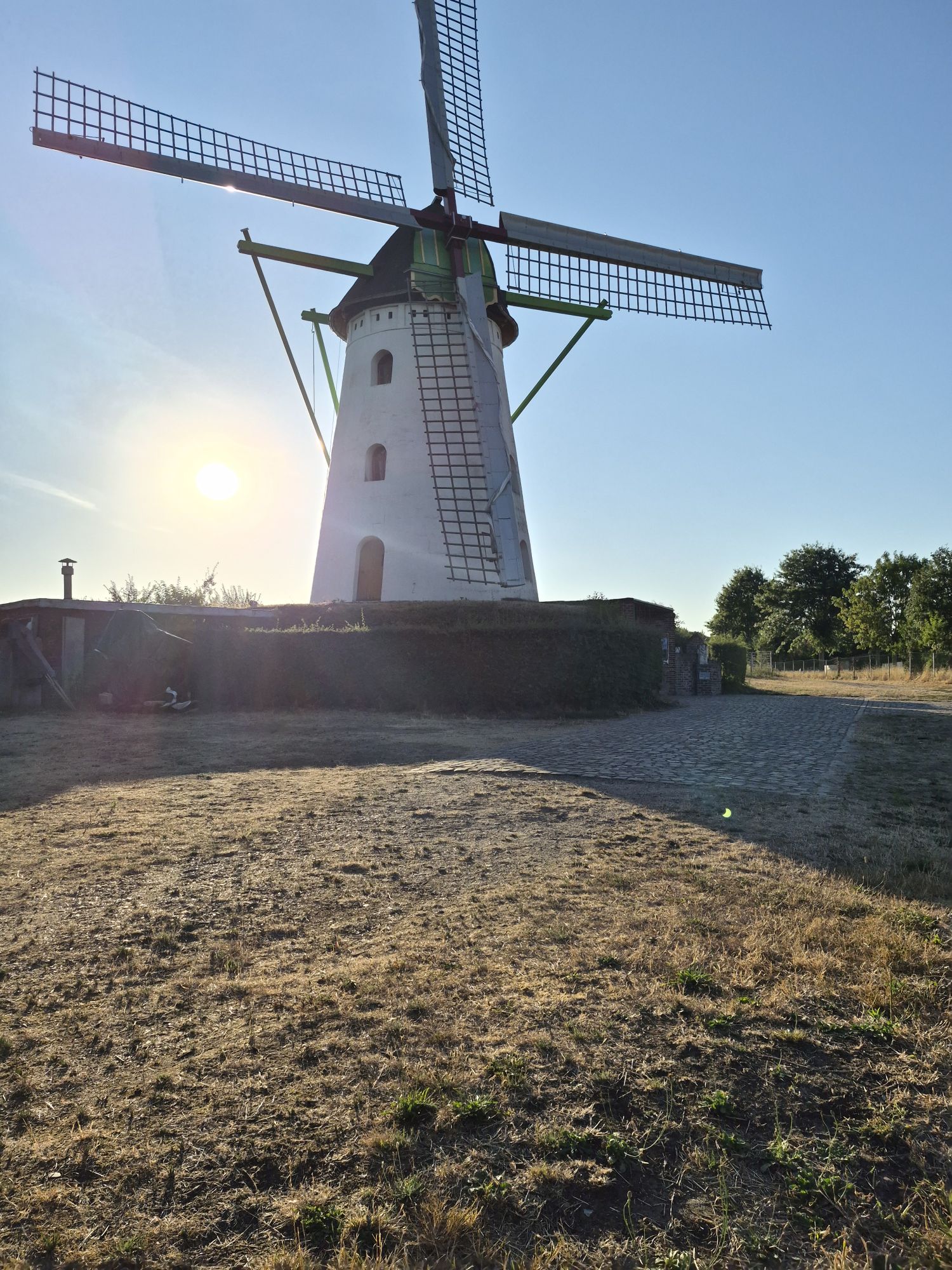 Zonsverduistering aan de molen